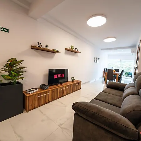 The View Penthouse By Zzzing * St. Paul's Bay